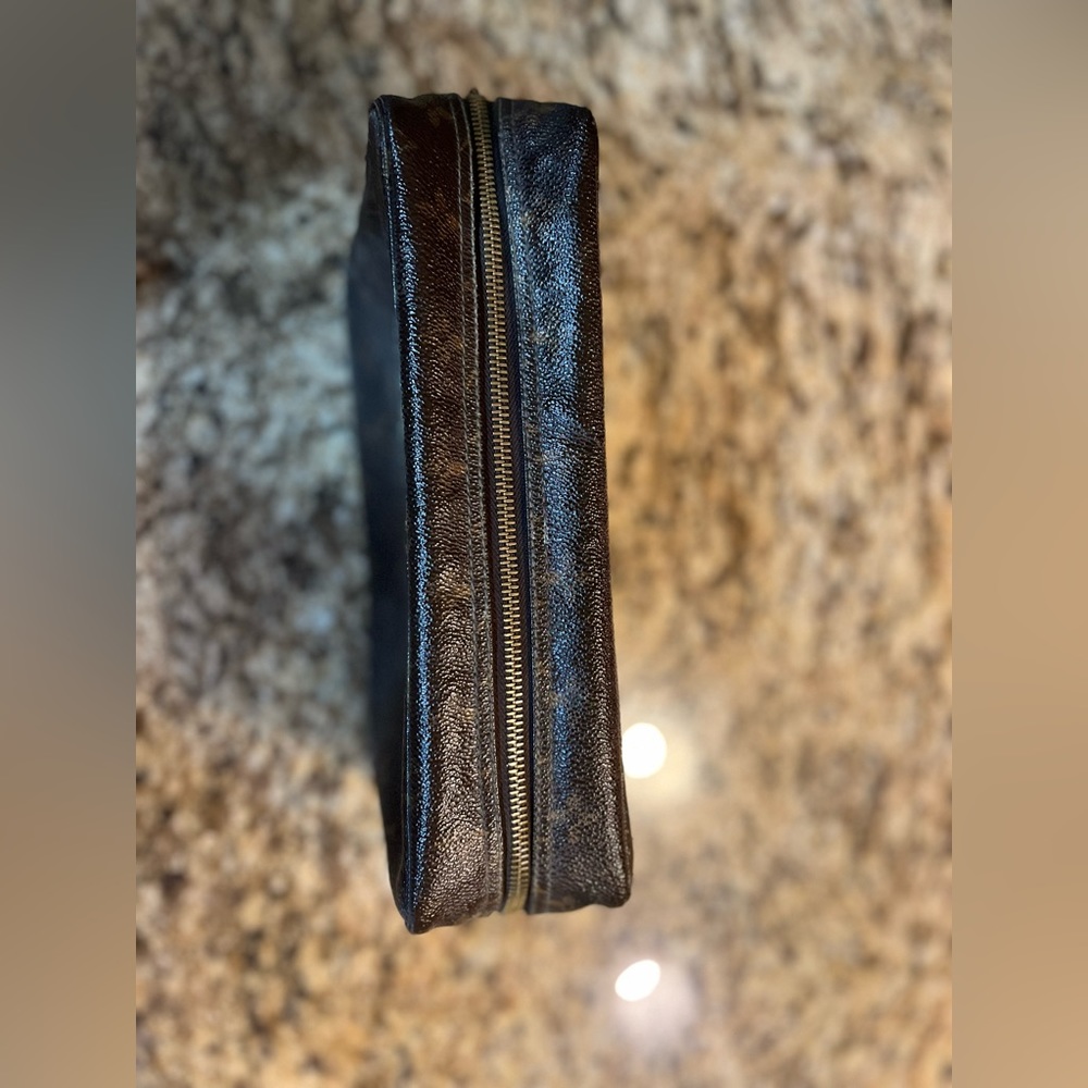 Louis Vuitton Monogram toiletry bag - Picture 5 of 6